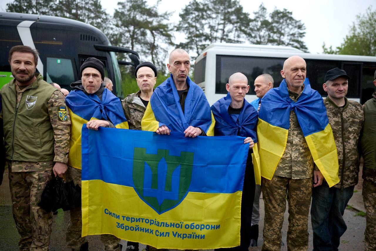 Украина и Россия провели первый этап обмена пленными: среди освобожденных рядовые, сержанты и офицеры. Фото и видео