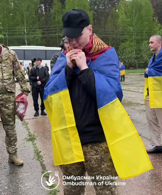 Самому молодому освобожденному – 21 год, самому старшему – 62: подробности об украинцах, которых удалось вернуть из плена РФ