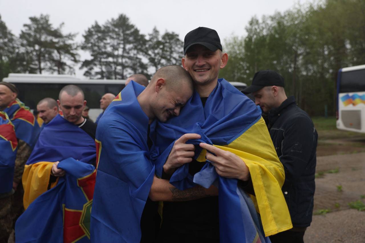 Украина и Россия провели первый этап обмена пленными: среди освобожденных рядовые, сержанты и офицеры. Фото и видео
