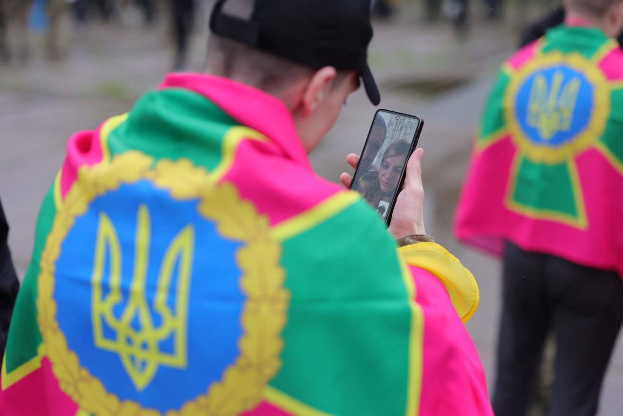 Украина и Россия провели первый этап обмена пленными: среди освобожденных рядовые, сержанты и офицеры. Фото и видео