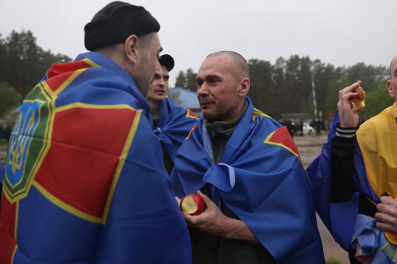 Украина и Россия провели первый этап обмена пленными: среди освобожденных рядовые, сержанты и офицеры. Фото и видео