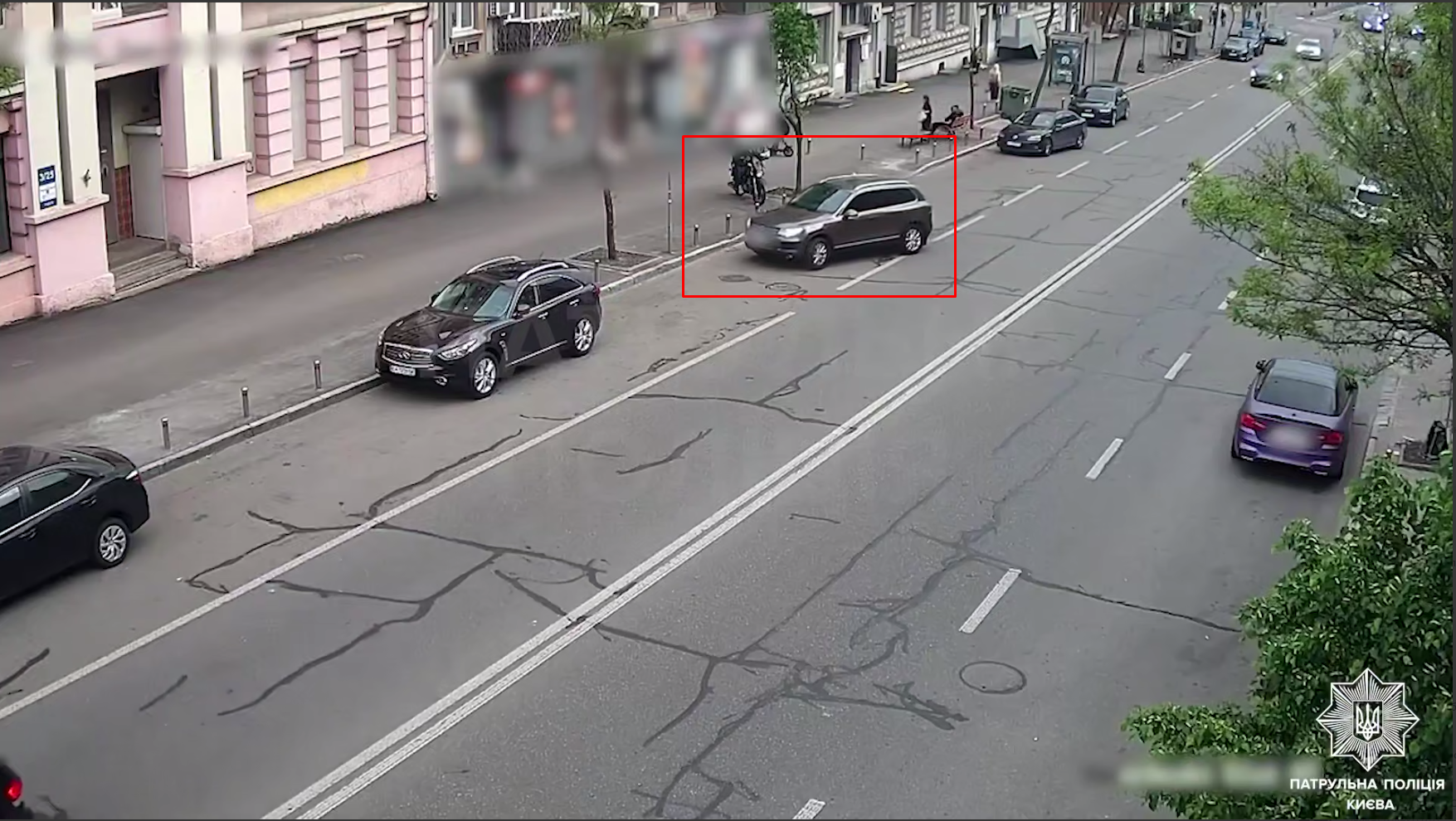 В Киеве пьяный водитель вылетел на встречную полосу и протаранил легковушку. Подробности и видео