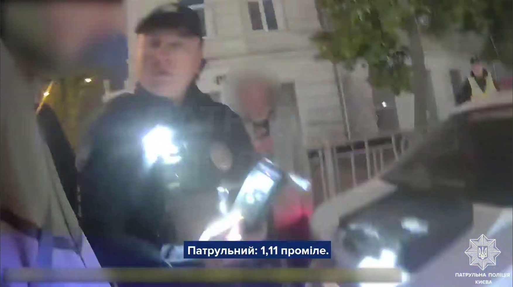 В Киеве пьяный водитель вылетел на встречную полосу и протаранил легковушку. Подробности и видео