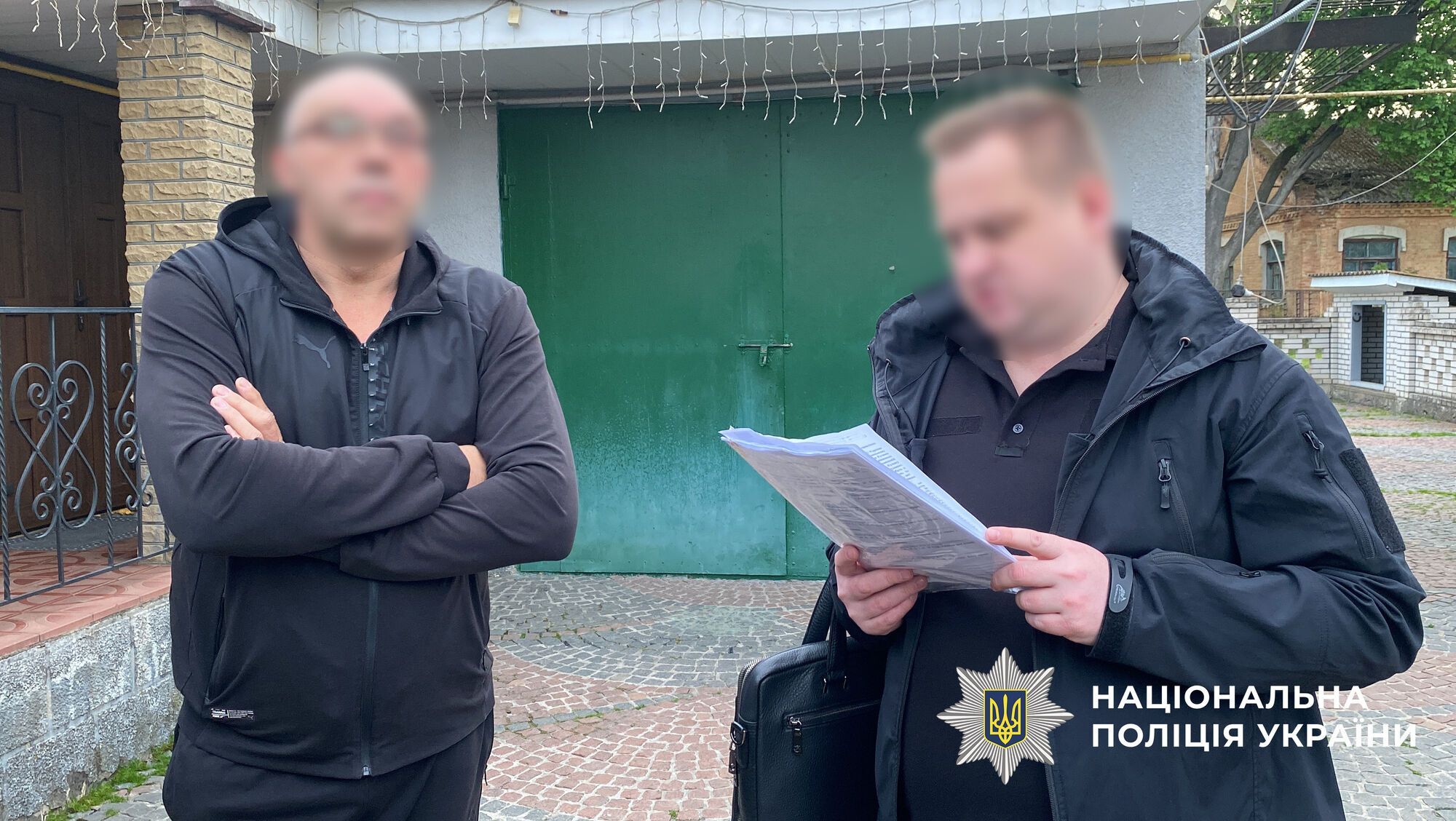 Правоохоронці проводять обшуки