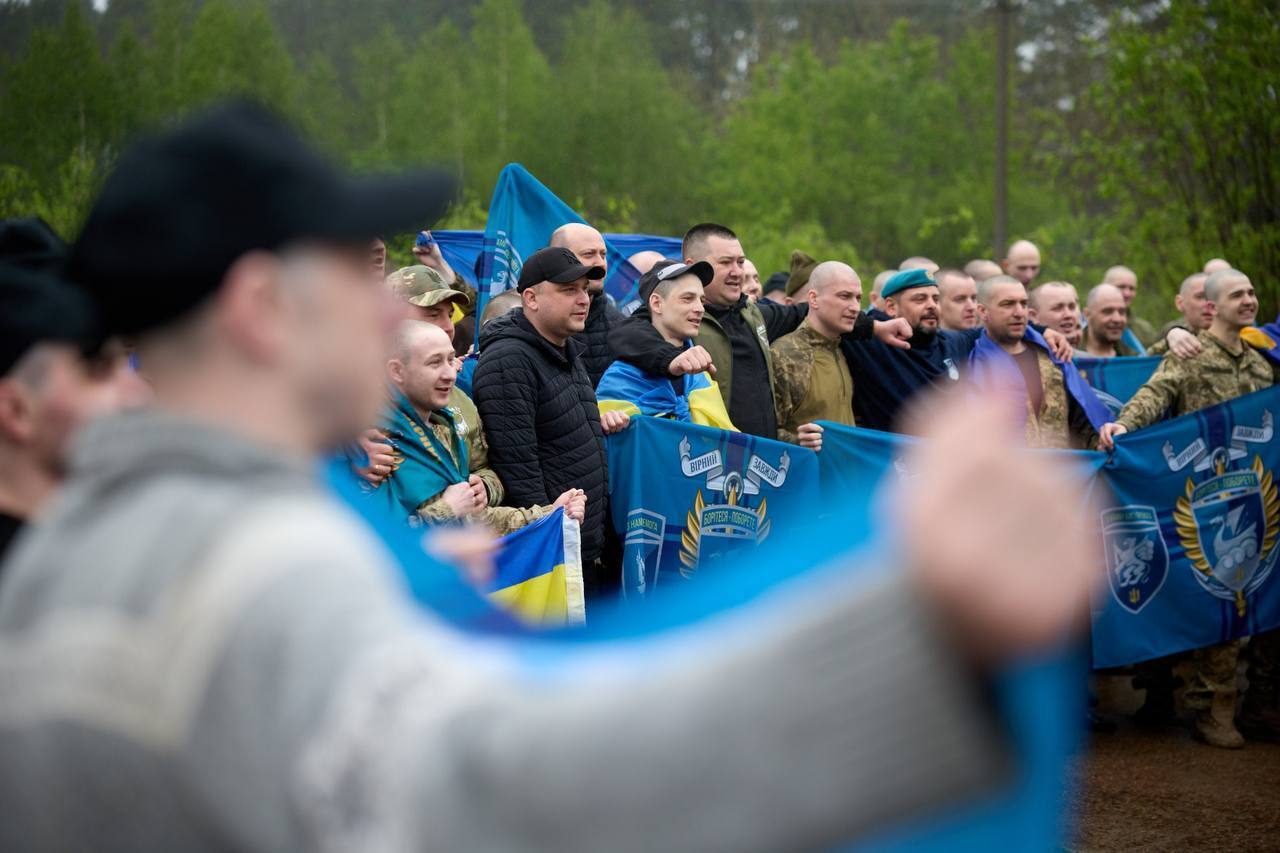 Украина и Россия провели первый этап обмена пленными: среди освобожденных рядовые, сержанты и офицеры. Фото и видео