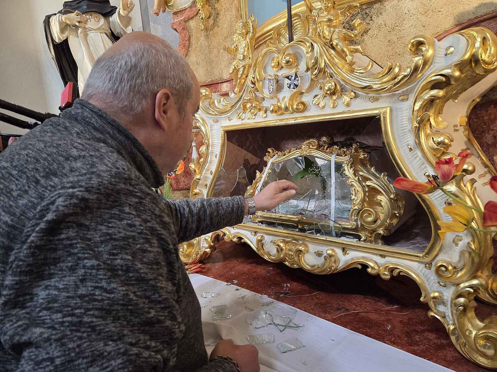 В Чехии неизвестный похитил из базилики череп святой: полиция планирует объявить международный розыск. Фото. Видео