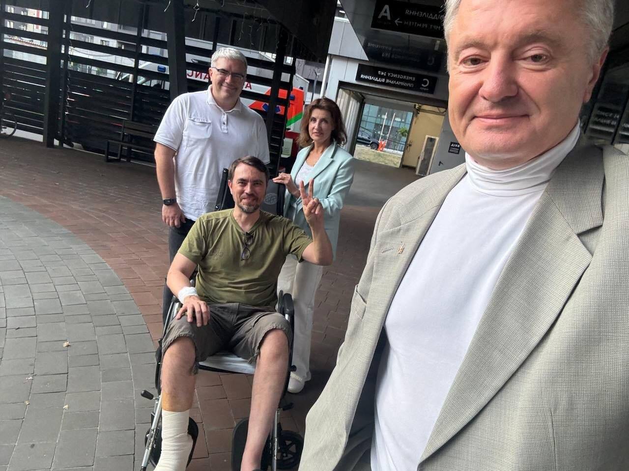 "Трудно себе представить больший сюр": Порошенко поддержал Владимира Омеляна, который стал добровольцем в первый день вторжения