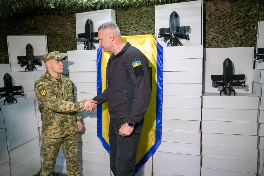 Нова партія допомоги: Кличко передав українським захисникам понад 3 тис. дронів. Фото