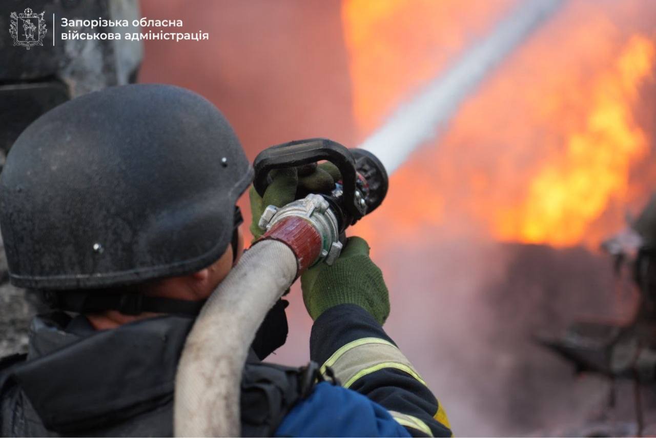 Росія завдала удару по об’єкту промислової інфраструктури в Запоріжжі: є жертва і постраждалі. Фото