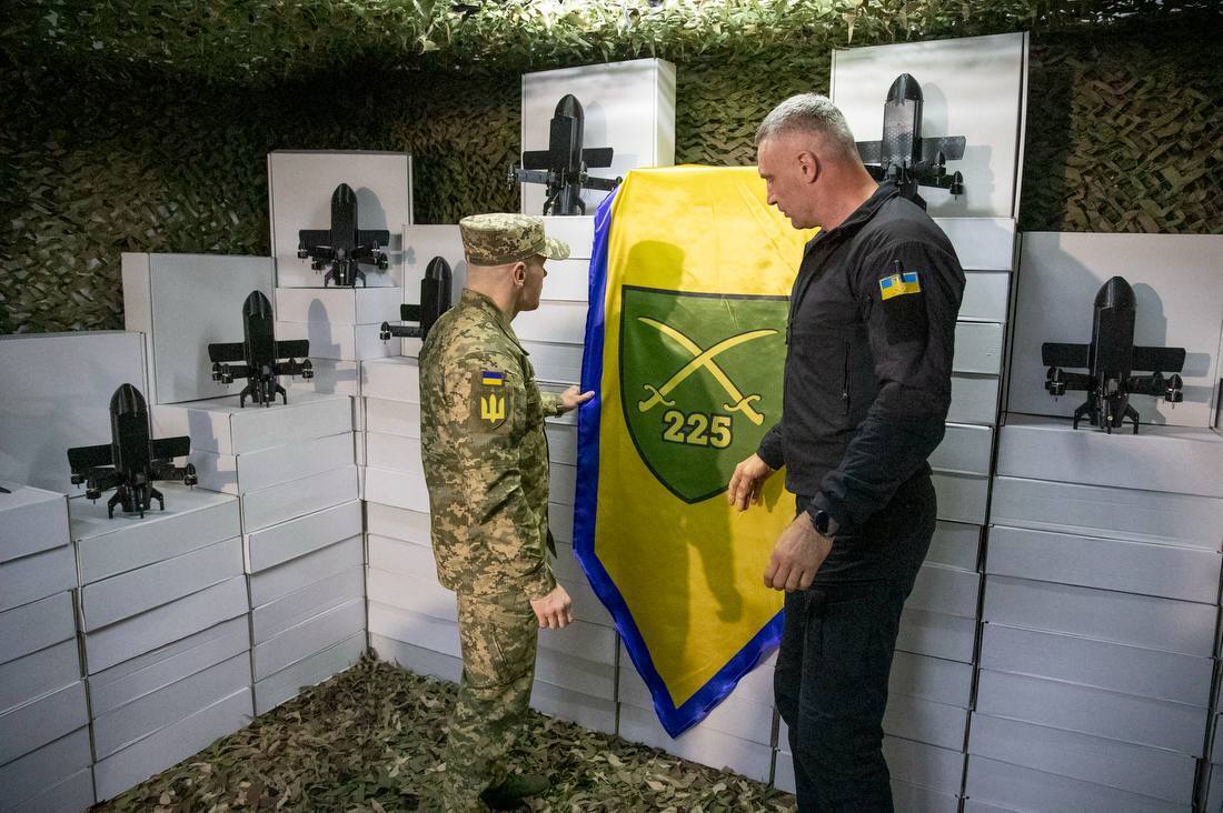 Нова партія допомоги: Кличко передав українським захисникам понад 3 тис. дронів. Фото
