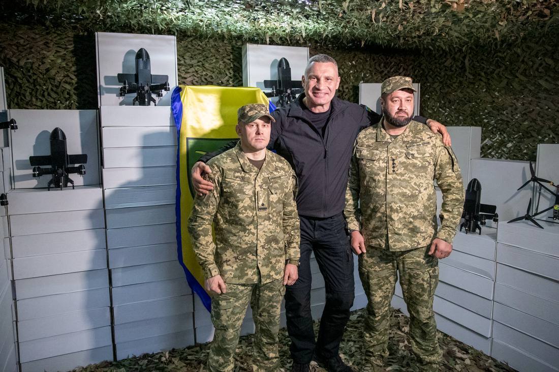 Нова партія допомоги: Кличко передав українським захисникам понад 3 тис. дронів. Фото