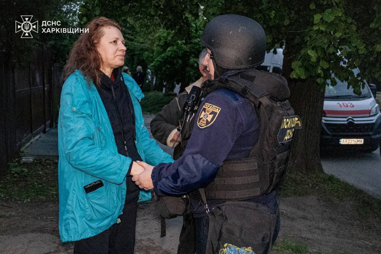 Окупанти підступно атакували Харків: спалахнули пожежі, є постраждалі. Фото