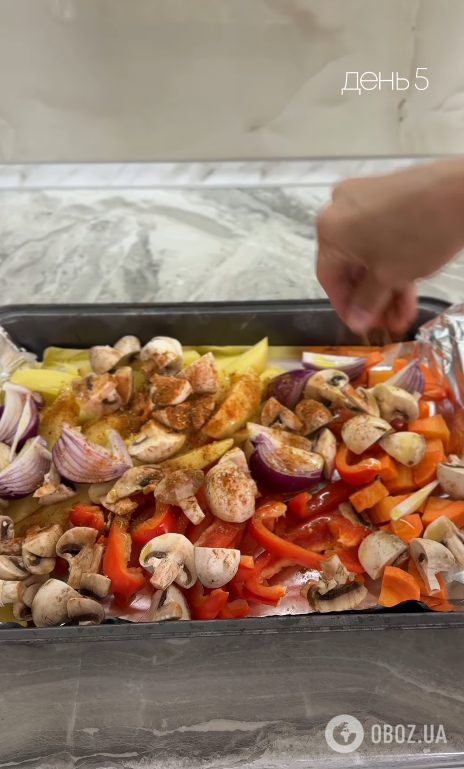 Как вкусно запечь картошку с курицей и овощами: получится очень сытно