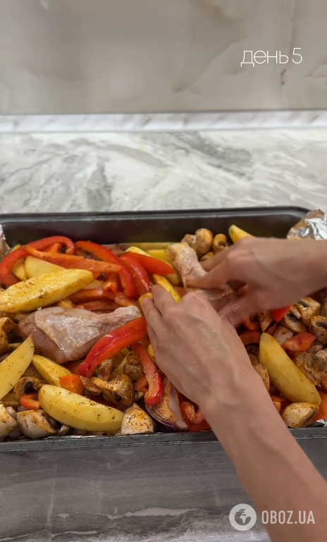 Как вкусно запечь картошку с курицей и овощами: получится очень сытно