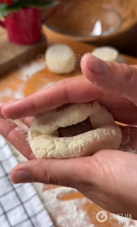 Как приготовить вкусные сырники с шоколадом: дети точно оценят