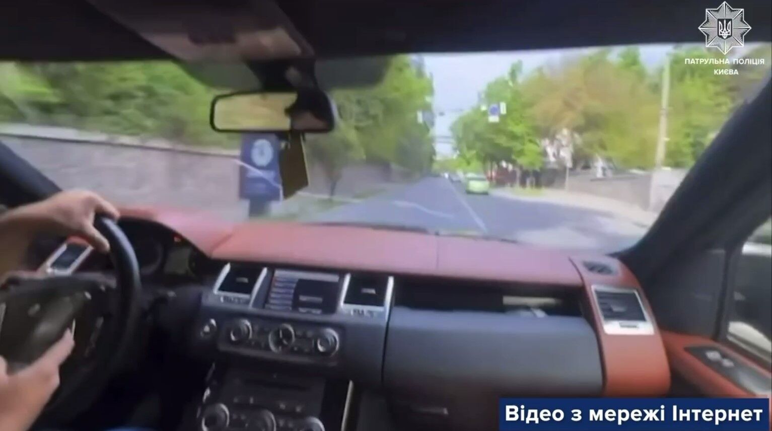 Водители BMW и Range Rover устраивали "гонки" в центре Киева и нарушали ПДД: как их наказали. Видео