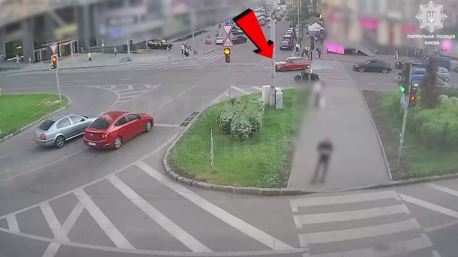 Водители BMW и Range Rover устраивали "гонки" в центре Киева и нарушали ПДД: как их наказали. Видео