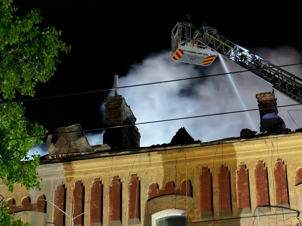 Окупанти атакували Одесу: пошкоджено будинки, є постраждалі. Фото