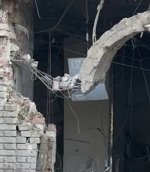 "Чоловіка ледь не винесло вибуховою хвилею": мешканка Дніпра розповіла про російську атаку. Відео