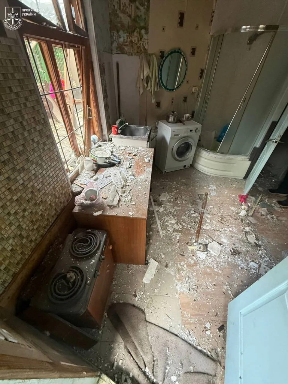 Окупанти атакували Одесу: пошкоджено будинки, є постраждалі. Фото та відео