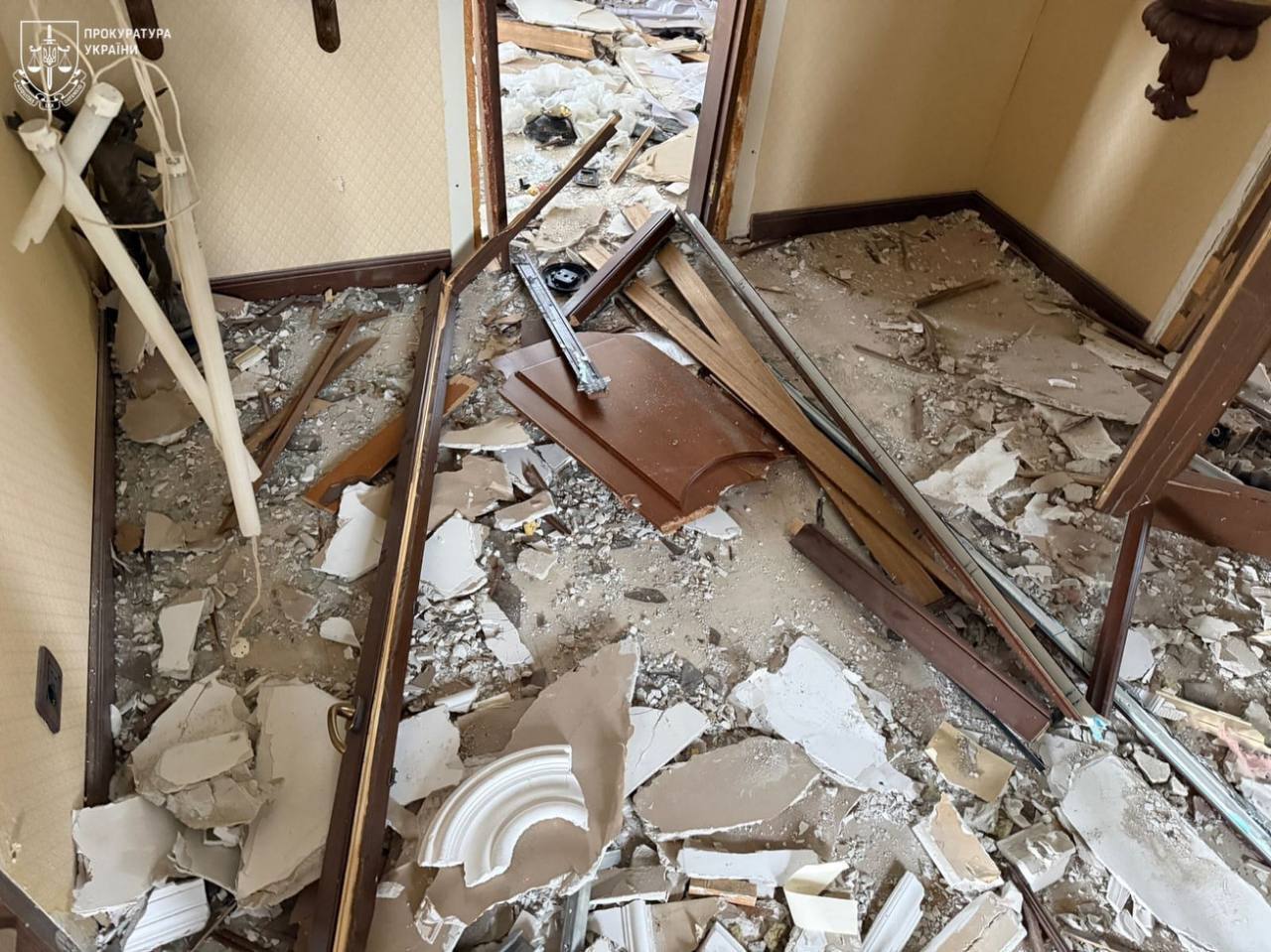 Окупанти атакували Одесу: пошкоджено будинки, є постраждалі. Фото та відео