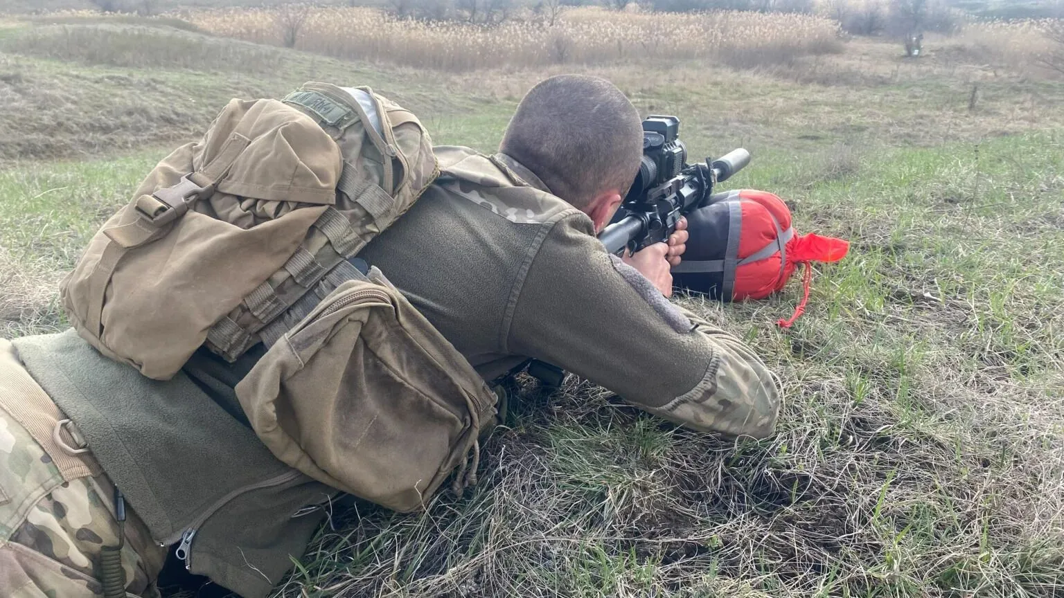 Проти танків на "Ланосах": український захисник розповів про шлях від сумського добровольця до розвідника. Фото