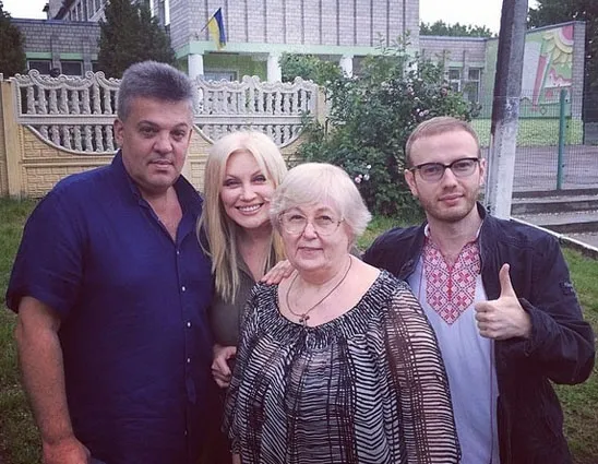 "Ти помреш, мамо, і я не приїду!" Повалій зізналася, що "найманці" за великі гроші вивезли її мати з України, а вона "зомбує" пенсіонерку в Москві