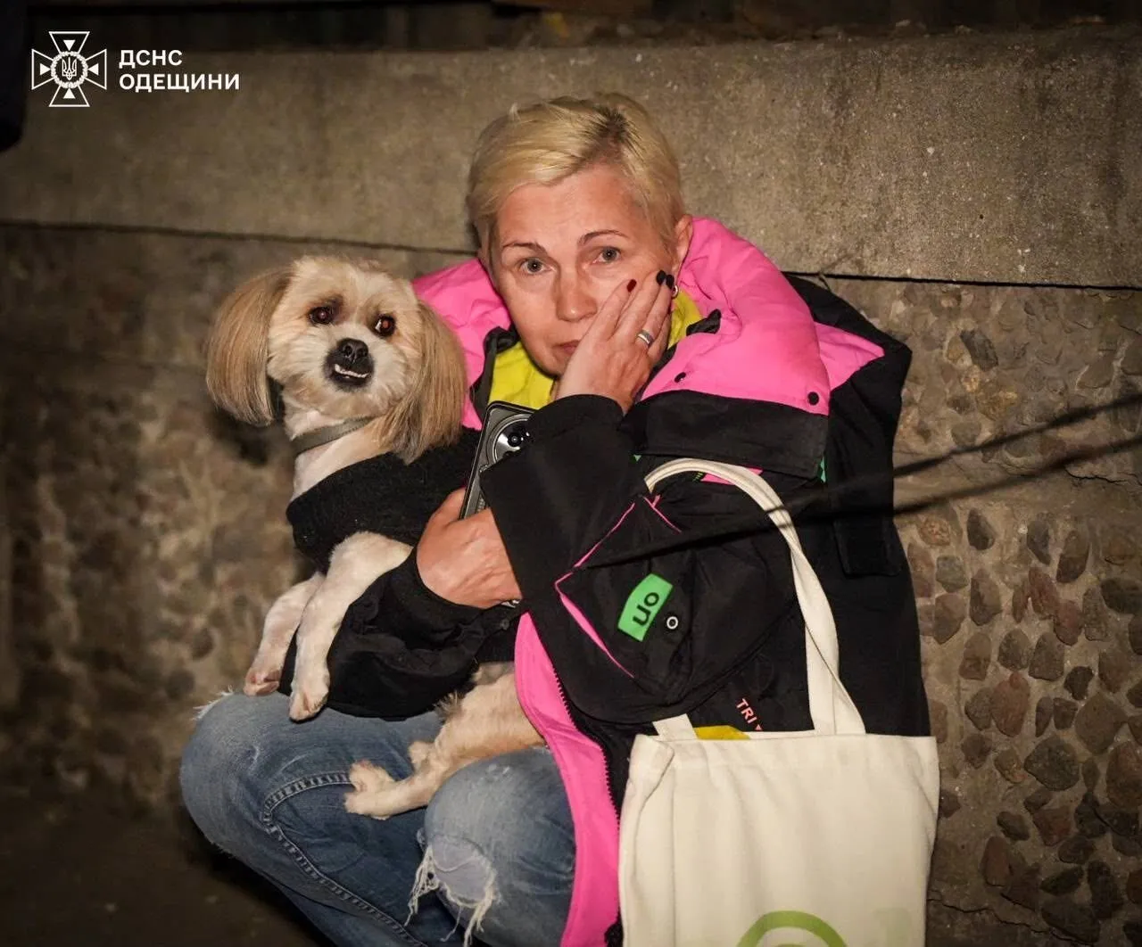 Окупанти атакували Одесу: пошкоджено будинки, є постраждалі. Фото та відео