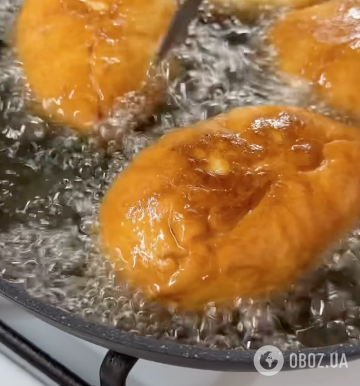 Жареные, но не жирные пирожки на пышном тесте: делимся рецептом вкусного блюда