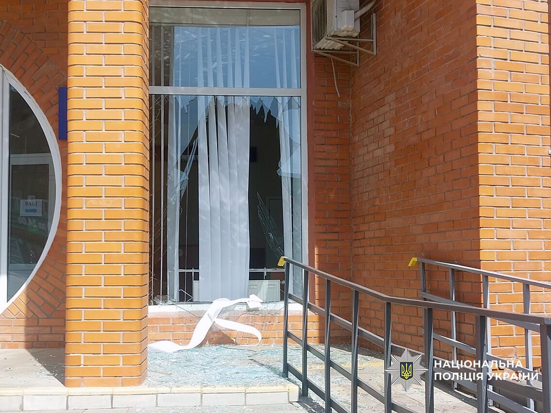 Россия ударила баллистикой по центру Прилук: два человека погибли, 21 ранены. Фото