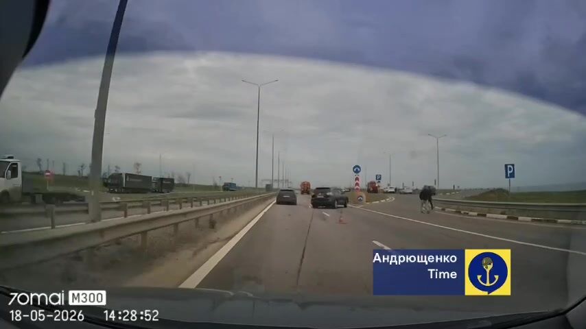 Оккупанты маскируют военный транспорт в Мариуполе под гражданский: появились подробности. Фото и видео