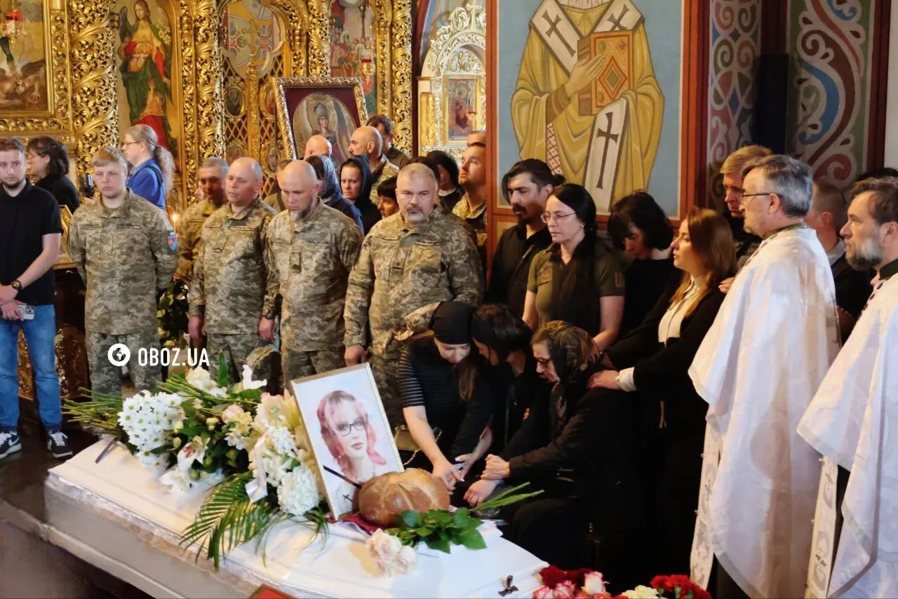 Их убила Россия: в Киеве попрощались с двумя сестрами, которые погибли в результате удара 14 мая. Фото и видео