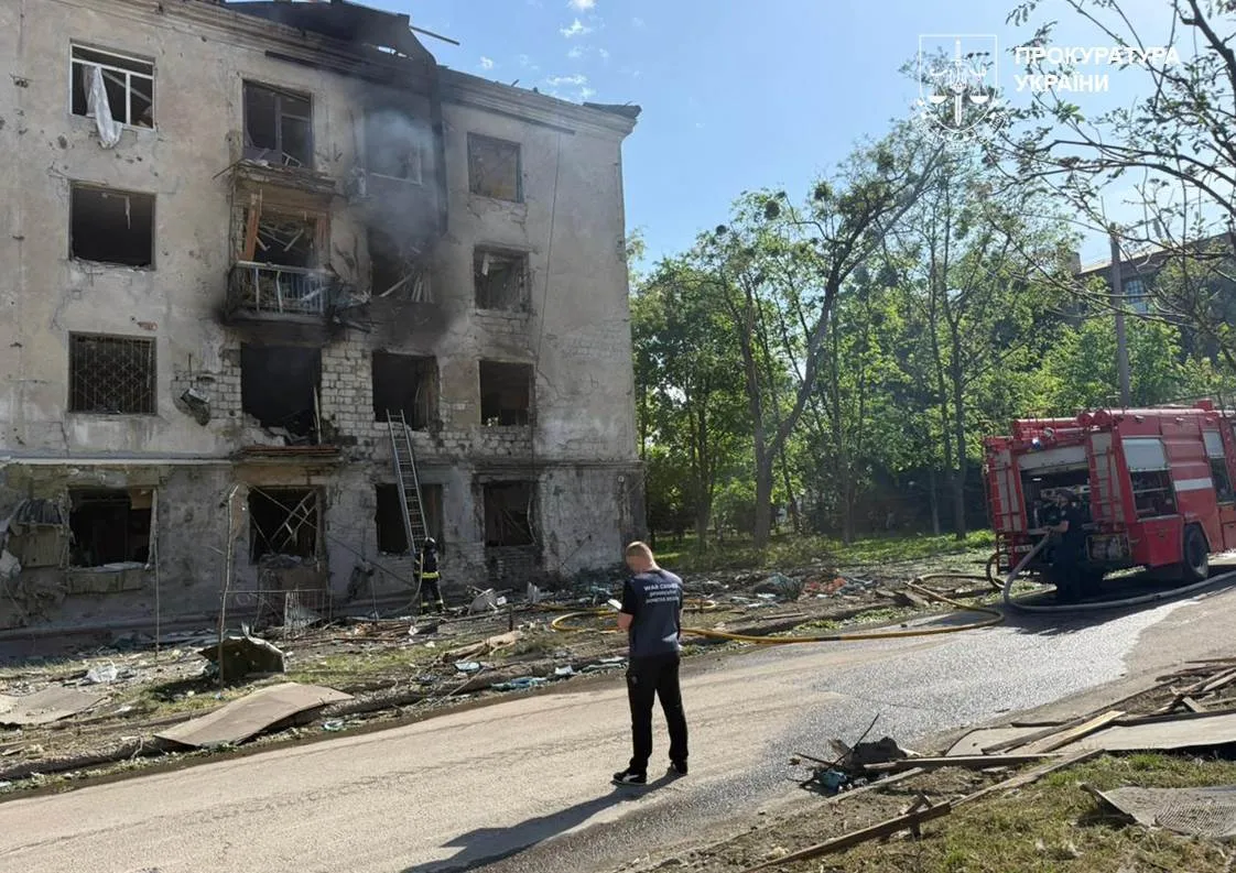 Окупанти вдарили по житловій забудові Краматорська:  постраждали шестеро людей. Фото