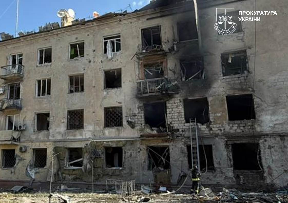 Окупанти вдарили по житловій забудові Краматорська:  постраждали шестеро людей. Фото