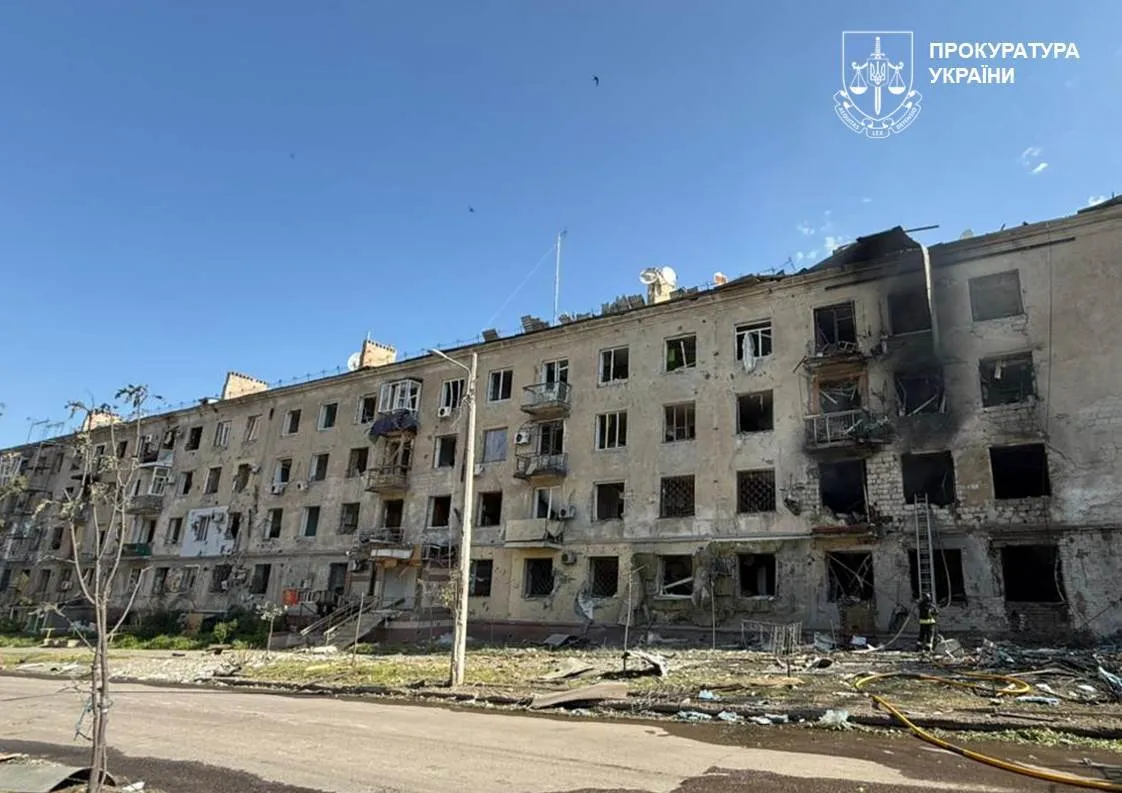Окупанти вдарили по житловій забудові Краматорська:  постраждали шестеро людей. Фото