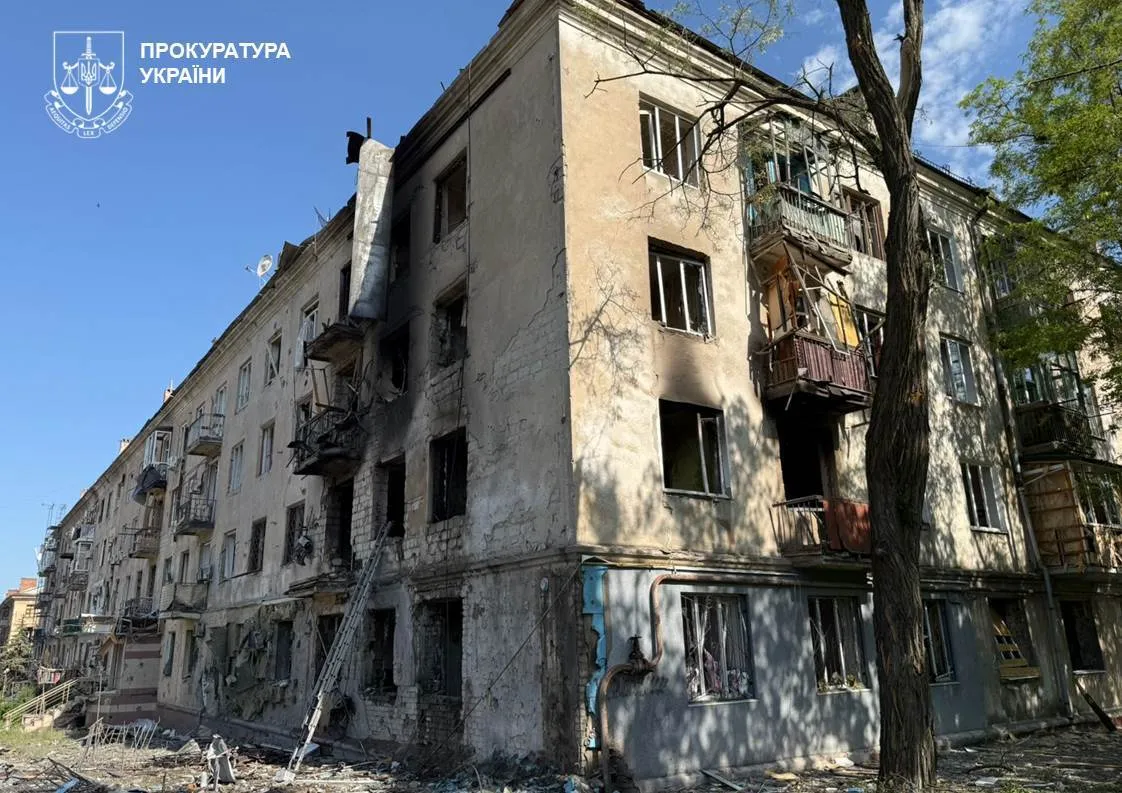 Окупанти вдарили по житловій забудові Краматорська:  постраждали шестеро людей. Фото