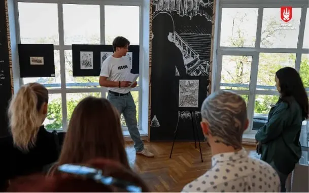 Мистецтво після полону: захисник Маріуполя представив виставку "Загартовано/Закарбовано"