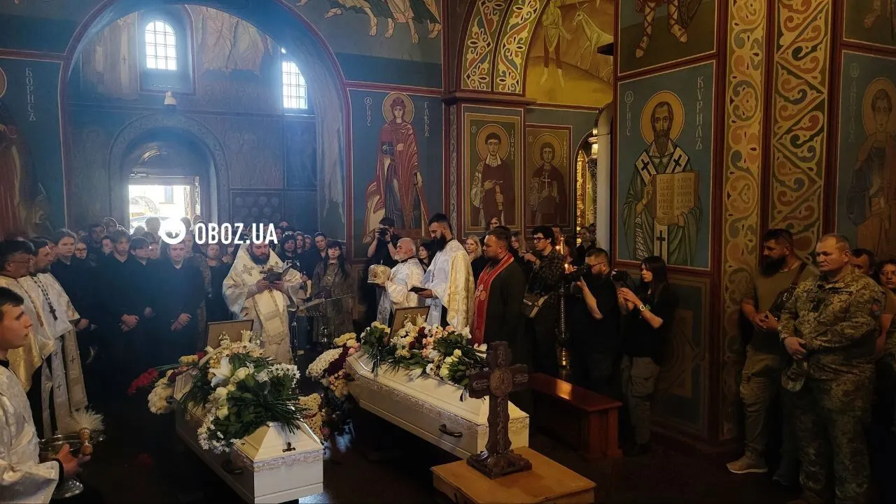 Их убила Россия: в Киеве попрощались с двумя сестрами, которые погибли в результате удара 14 мая. Фото и видео
