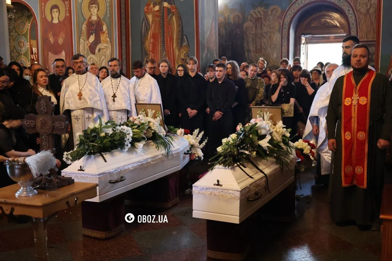 Их убила Россия: в Киеве попрощались с двумя сестрами, которые погибли в результате удара 14 мая. Фото и видео
