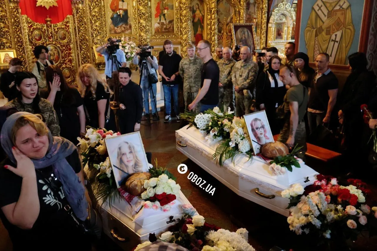 Их убила Россия: в Киеве попрощались с двумя сестрами, которые погибли в результате удара 14 мая. Фото и видео