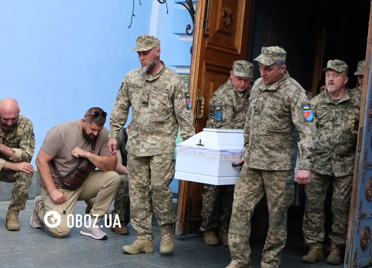 Их убила Россия: в Киеве попрощались с двумя сестрами, которые погибли в результате удара 14 мая. Фото и видео