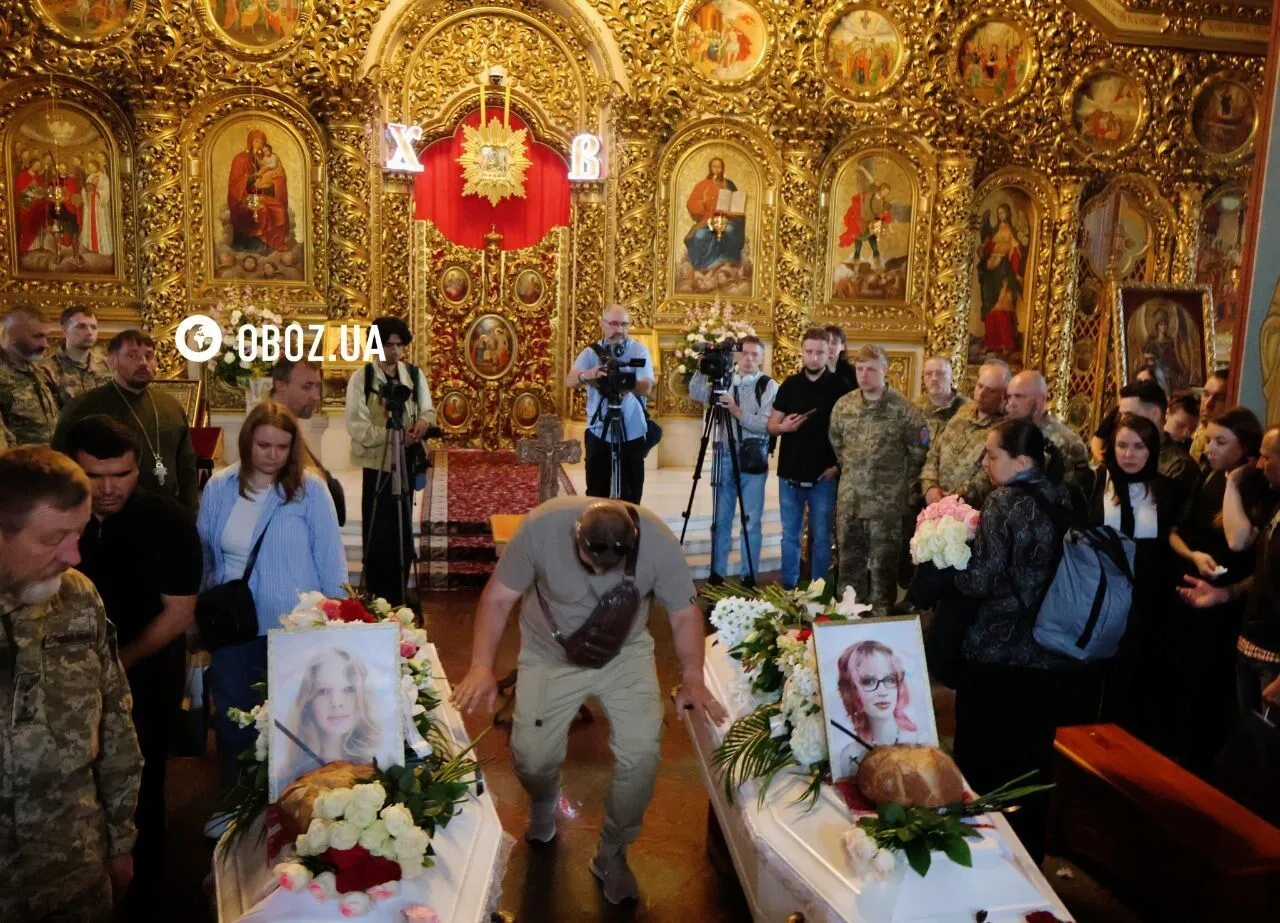 Их убила Россия: в Киеве попрощались с двумя сестрами, которые погибли в результате удара 14 мая. Фото и видео