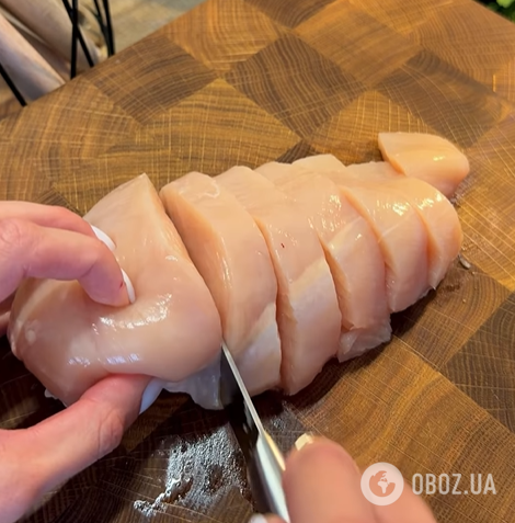 Сочные куриные рулетики в беконе: мясо получится очень сочным