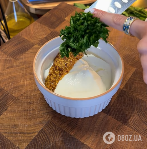 Сочные куриные рулетики в беконе: мясо получится очень сочным