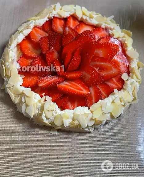 Вкусная домашняя галета с клубникой: как приготовить сезонный десерт к чаю