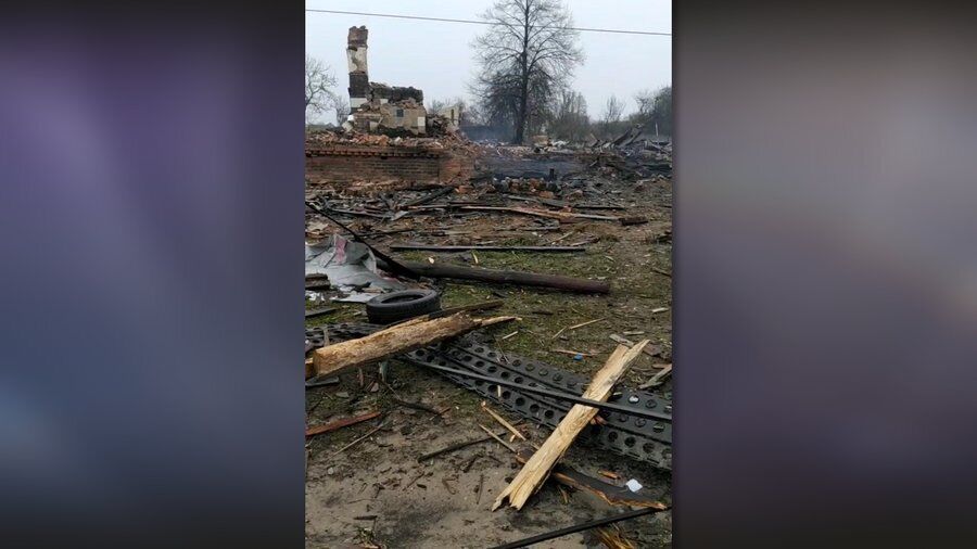 Вижили, бо пішли в гості: ворожі дрони знищили будинок багатодітної сім'ї на Чернігівщині