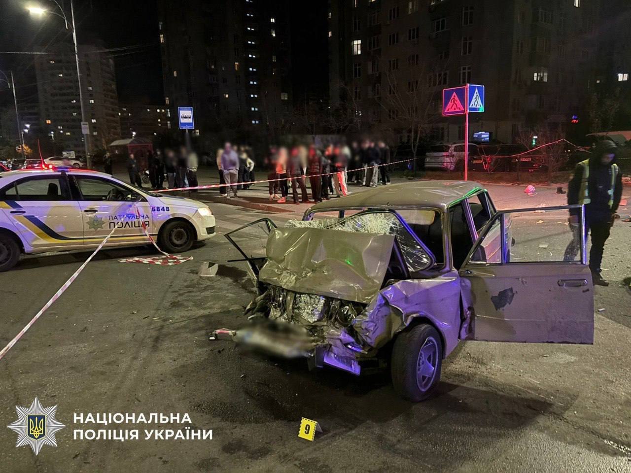 В Киеве на Троещине пьяный водитель устроил ДТП: среди пострадавших трое подростков. Фото и подробности