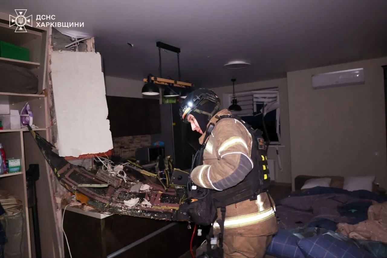 В Харькове "Шахед" попал в многоэтажку и не сдетонировал: пострадали люди. Фото