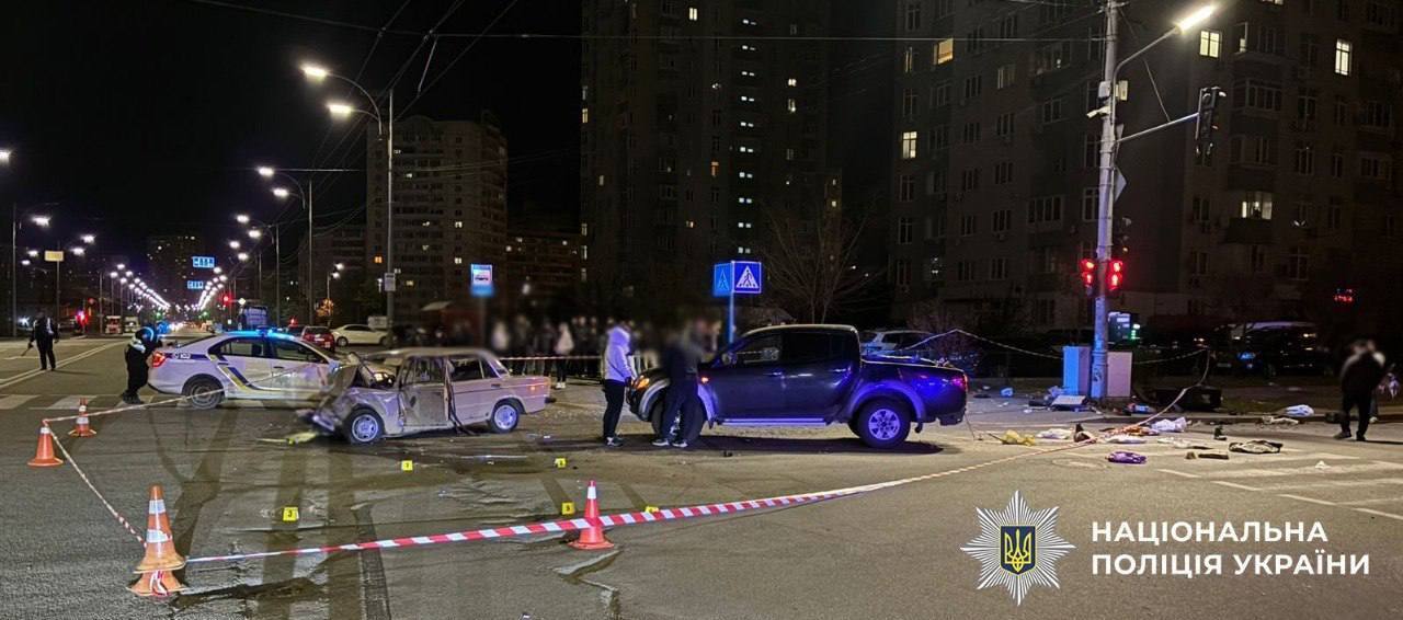 В Киеве на Троещине пьяный водитель устроил ДТП: среди пострадавших трое подростков. Фото и подробности