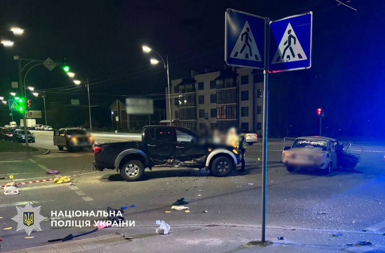 В Киеве на Троещине пьяный водитель устроил ДТП: среди пострадавших трое подростков. Фото и подробности